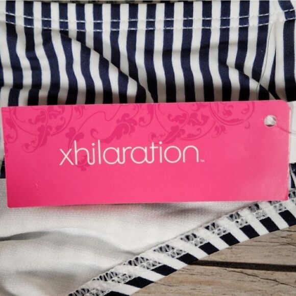 XhilarationāJuniors'āLace-upāFrontĀ BlueāStripeāBikiniāTopāSzāL - Picture 11 of 13